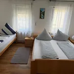 Zentral 1-7 Schlaf Plaetze S זיגן